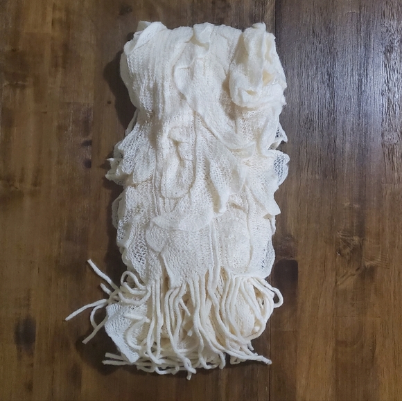 New Women's Pretty Victoria's Secret Soft Ruffle & Fringe Scarf - Ivory Cream - Picture 2 of 6